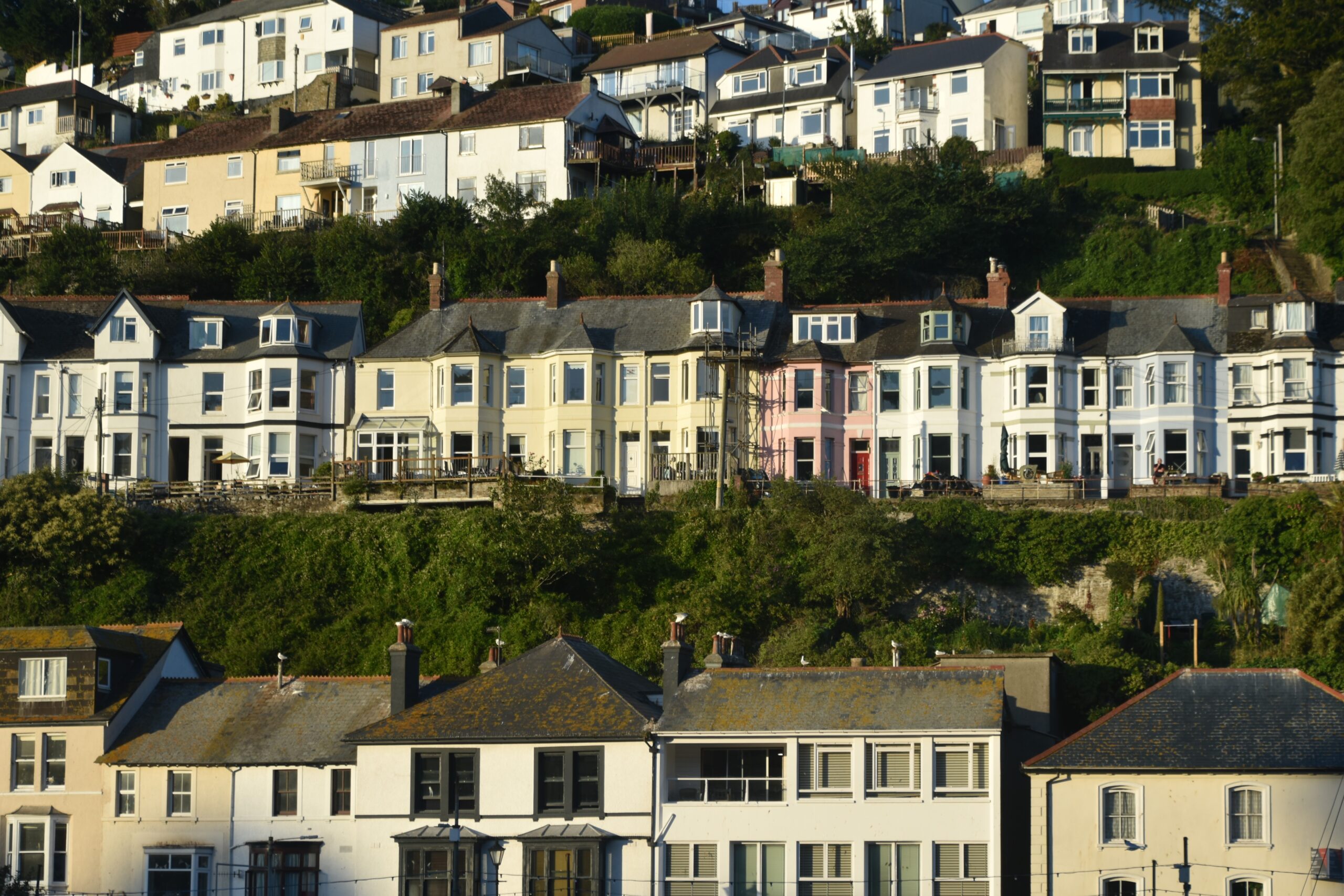houses-slope-hill